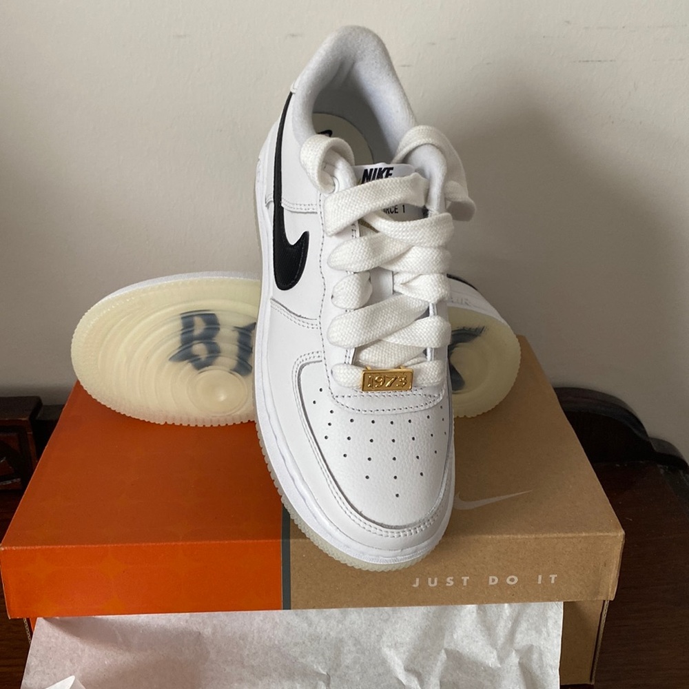 24:04  Nike AF1 - Anniversary Edition Bronx Origins